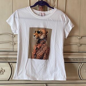 White Fitted T-Shirt with Cheetah Print